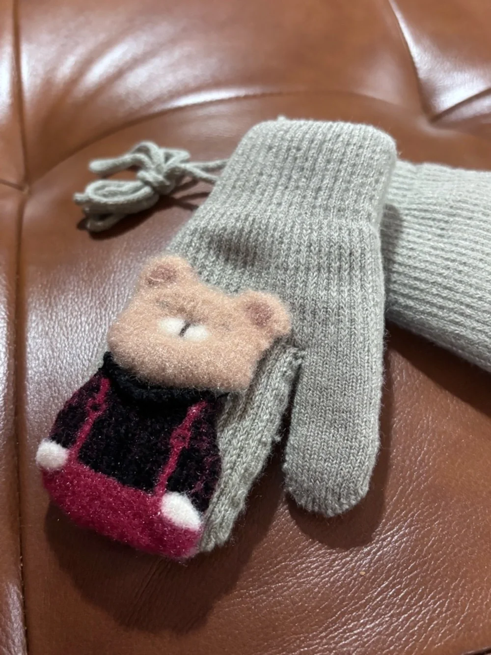 NWT  Kids Gray Mittens with Bear Design